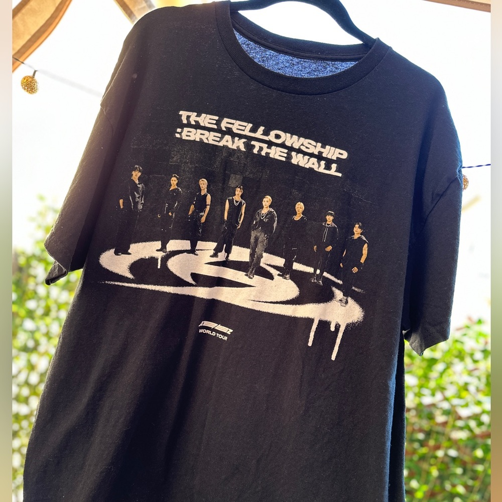 ATEEZ - WORLD TOUR TSHIRT - Size L